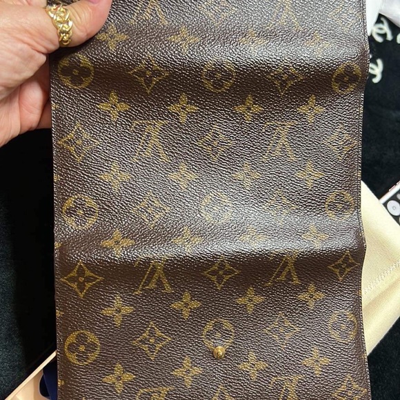 SOLD‼️Preloved LV Monogram Long Wallet - Picture 2 of 3